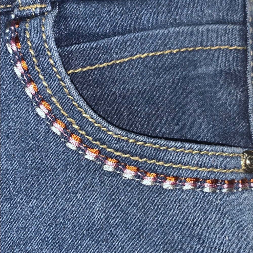 Cute Ripped jeans!! - Picture 3 of 6